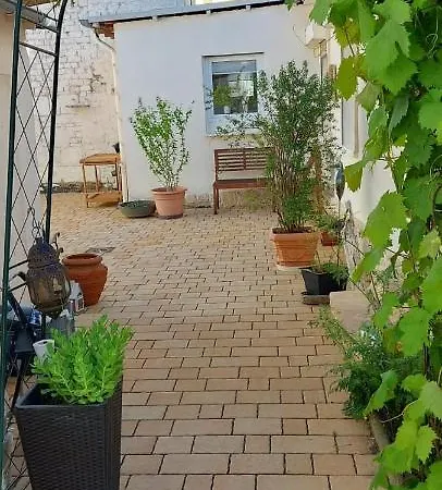 Cornelia Apartment *