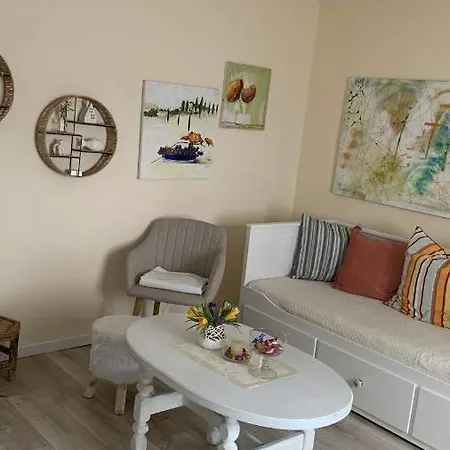 Cornelia Apartment *